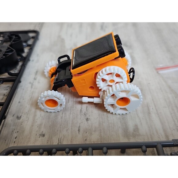 Green Energy 7-in-1 Solar Robot STEM DIY Kit | Buildable Solar Toy for Kids 10+ - Picture 15 of 16